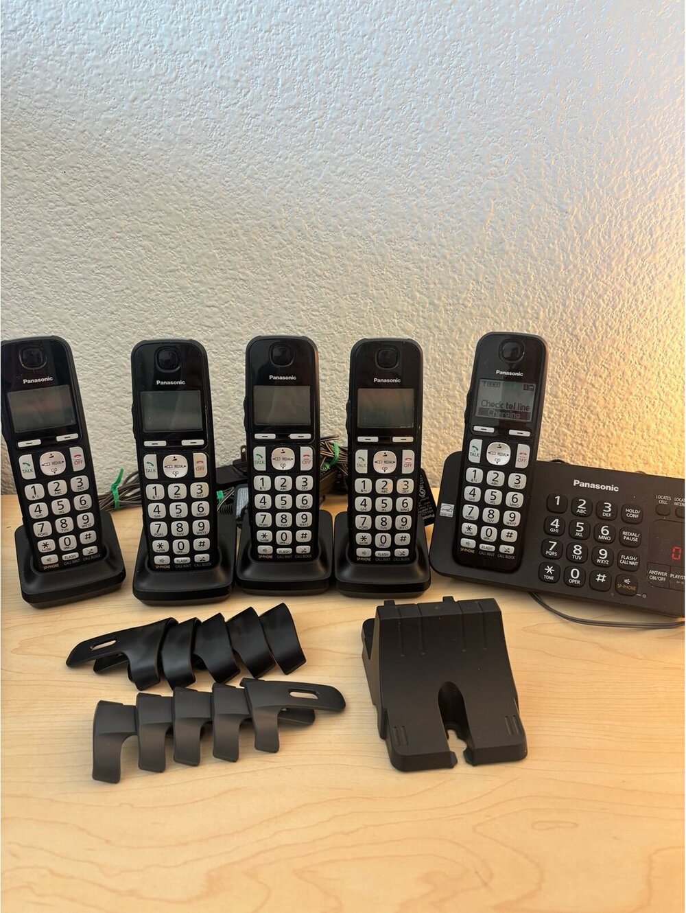 Panasonic KX-TGEA40 B 5-handset Bluetooth Cordless Phone System + Home station